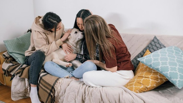 Selalu mendahulukan orang lain. Walau terpuji, tidak selamanya sikap ini akan berujung pada respect.