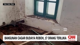 VIDEO: Bangunan Cagar Budaya Roboh di Siak, 17 Orang Terluka