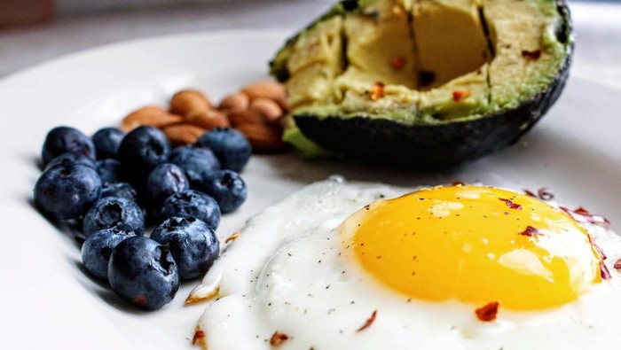 Tidak memerhatikan pola makan. Pola makan sangat berpengaruh terhadap kenaikan berat badan.