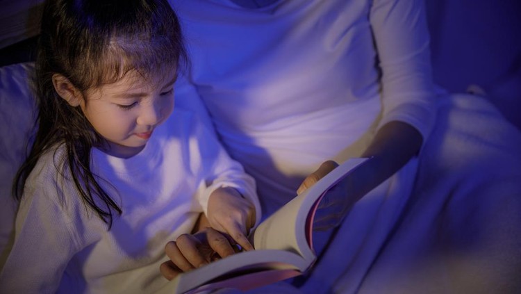 5 Dongeng Islami dengan Tema Beribadah&comma; Kisah Nabi hingga Akhlak untuk Dibacakan Sebelum Tidur