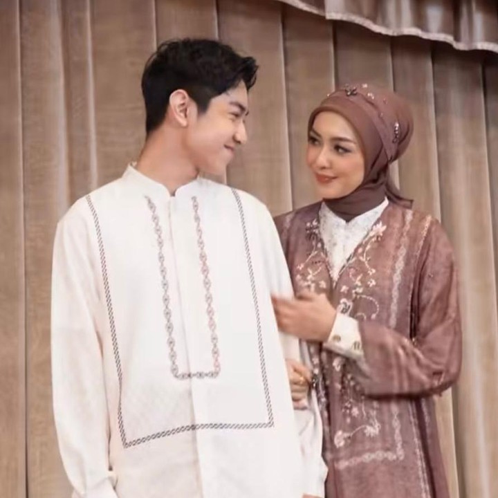 <p>Di acara tersebut, Richa dan Adilla membawakan koleksi busana Hari Raya Idul Fitri dengan nuansa <em>edgy</em> yang mengusung tema <em>Luminaire</em>, karya dari <em>brand</em> Shi by Shireen. Penampilan keduanya pun mencuri perhatian para tamu yang hadir. "Terima kasih sayang <em>@shireensungkar</em> dan <em>@zaskiasungkar</em> karena sudah mengundang saya dan kaka <em>@ravisha_adila019</em> untuk jadi <em>muse</em> @shibyshireen. Sukaa semua koleksi raya nya! Bismillah berkah ya sayang," tulis Richa, menilik dari akun Instagram <em>@richaiskak.</em> (Foto: Instagram @richaiskak/@ravisha_adila019)</p>