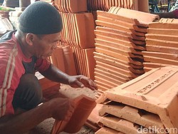 Menilik Geliat Industri Genteng Jatiwangi di Tengah Isu Gentengisasi