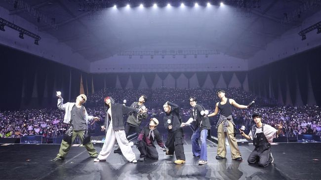 Jelang konser berakhir, ATEEZ berterima kasih ke ATINY Indonesia dan janji akan kembali lagi.