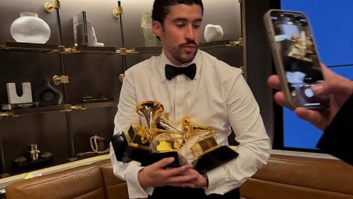 Bad Bunny mencetak sejarah sebagai artis Latin pertama pemenang Album of the Year Grammy 2026 lewat album personal Debí Tirar Más Fotos/Foto: Instagram/badbunnypr