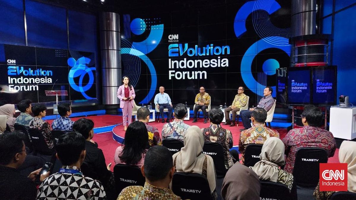 Para Pelaku Industri Otomotif Hadiri EVolution Indonesia Forum