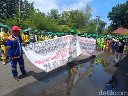 Buruh Outsourcing Semen Tonasa di Pangkep Demo Tuntut Gaji Sesuai UMK 2026
