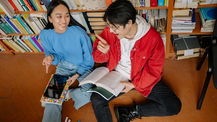 Punya empati tinggi. Mereka memahami perilaku manusia.