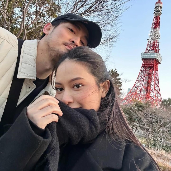 <p>Melalui unggahan di Instagram, Hanggini dan suami membagikan momen <em>babymoon</em> pertama mereka setelah mengungkap kabar kehamilan ke publik. Pasangan yang menikah pada 2 Desember 2023 ini kompak memamerkan kemesraan selama <em>babymoon</em> di Negeri Sakura. "<em>Babymoooon</em>," tulis Lutfi. (Foto: Instagram @hanggini/ @luthfiaulia)</p>