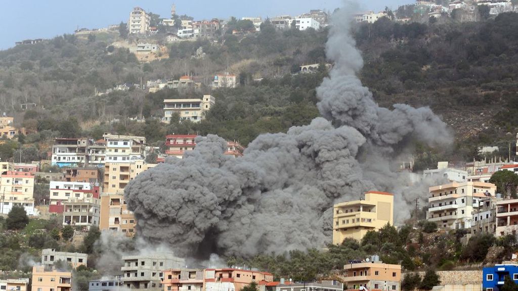 FOTO: Bombardir Lebanon, Israel Klaim Bunuh Pejabat Senior Hizbullah