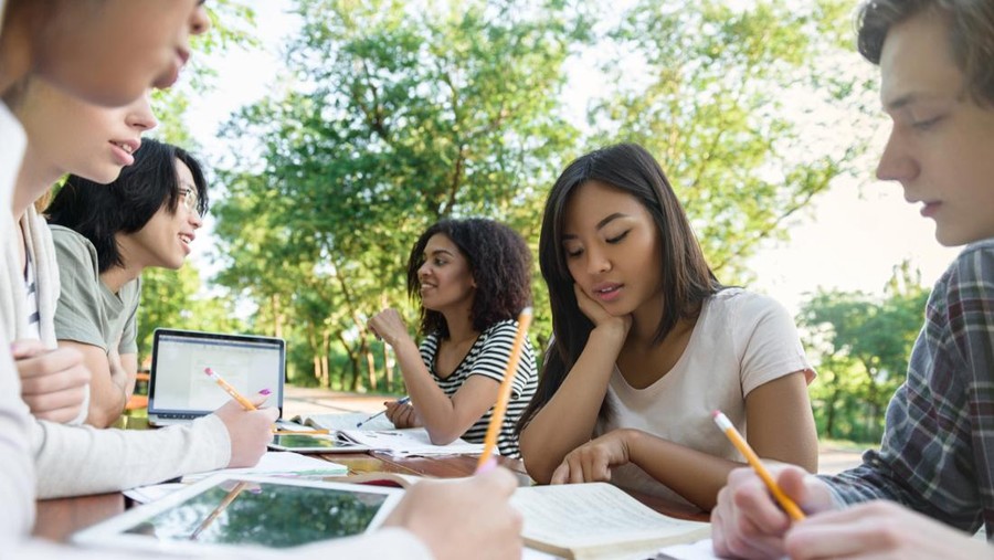 Ilustrasi kuliah&comma; belajar&comma; mahasiswa&comma; jurusan kuliah