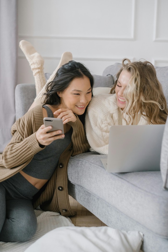 Libra dikuasai oleh Venus yang memberikan mereka pesona dan keanggunan dalam berkomunikasi. Zodiak ini tidak hanya suka terlihat baik, tetapi juga suka berbicara dengan baik.