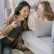 5 Zodiak yang Dikenal Paling Ramah dan Mudah Berteman