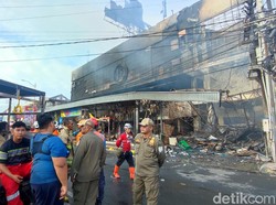 Detik-detik Kebakaran Hanguskan Rita Pasaraya Cilacap