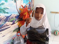 Cerita Khoenunisa, Siswi Kelas 5 SD Penjual Sate Toe di Pangandaran