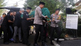 Tito Sambangi Rumah Duka Meri Hoegeng: Sosok Panutan