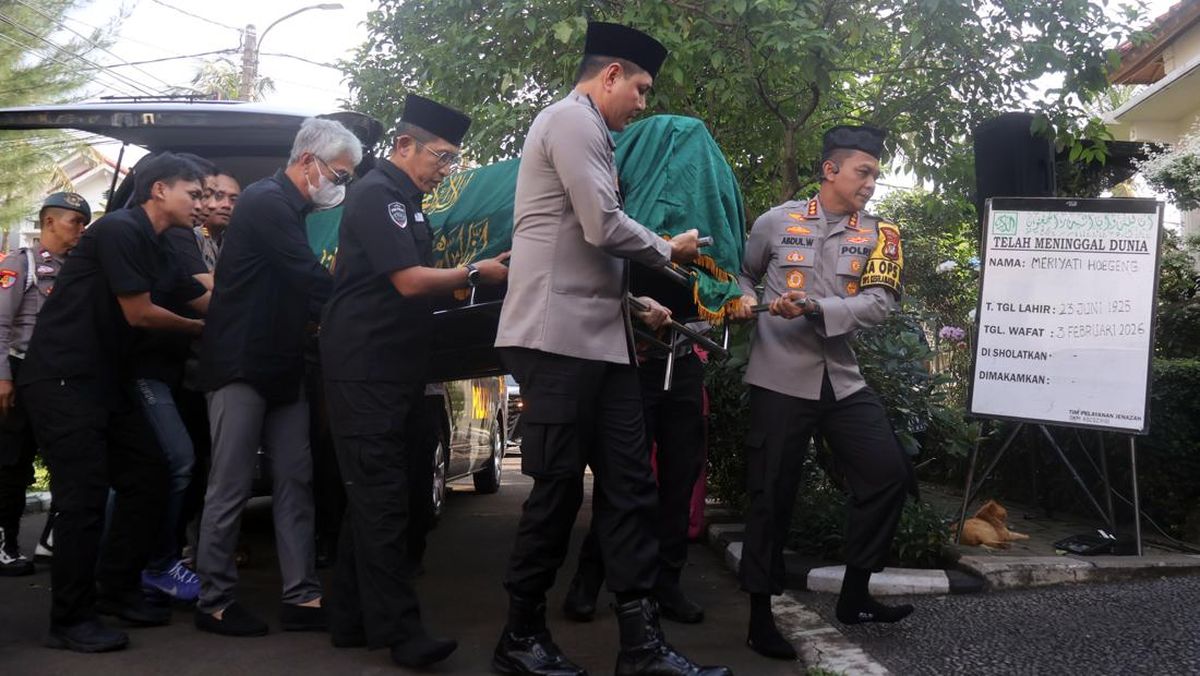 Tito Sambangi Rumah Duka Meri Hoegeng: Sosok Panutan