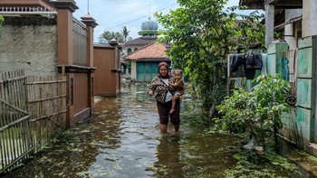 FOTO: Banjir Tak Jua Surut Setelah 22 Hari Rendam Desa Cakung Banten