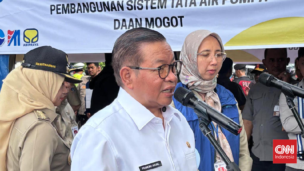 Pramono: Tak Boleh Ada Lagi Pasang Atribut Partai di Flyover Jakarta