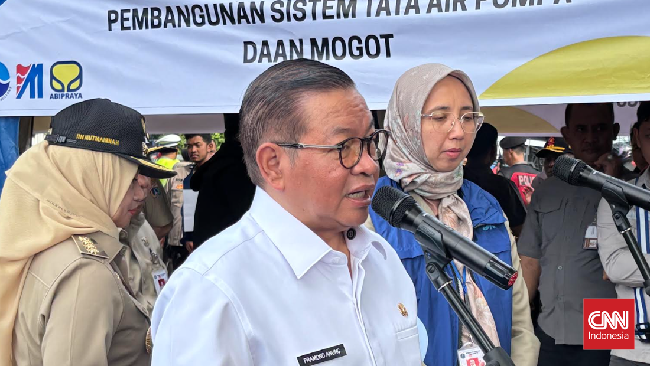 Gubernur DKI Pramono Anung melarang atribut partai seperti spanduk atau bendera di flyover Jakarta.