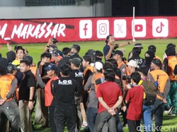 Tomas Trucha soal Suporter PSM Ngamuk-Masuk Lapangan: Hak Penggemar
