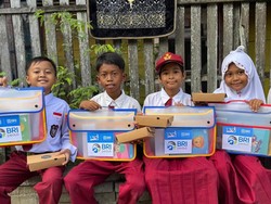 Senyum Siswa-Siswi SDN Teluk Tiram 5 Banjarmasin Dapat Kelas Baru dari BRI
