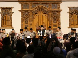 Polisi Gandeng Gus Iqdam Ajak Santri dan Warga Patuh Lalu Lintas