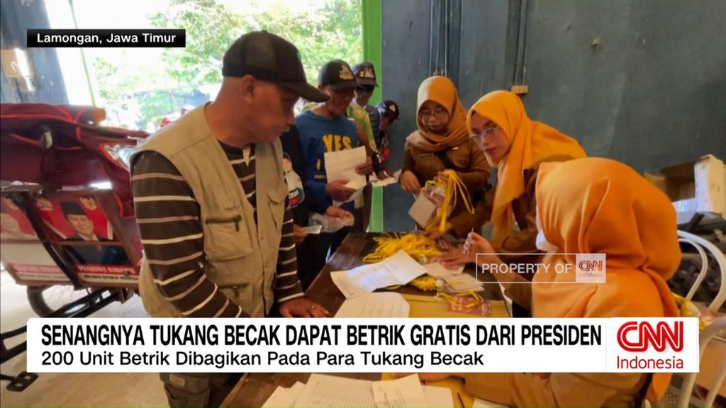 VIDEO: Tukang Becak Bahagia Dapat Betrik Gratis dari Presiden