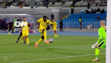 Berita Panas dari Dunia Sport CNN : Ronaldo Mogok Main, Tendangan 'Rudal' Mane Bawa Al Nassr Menang