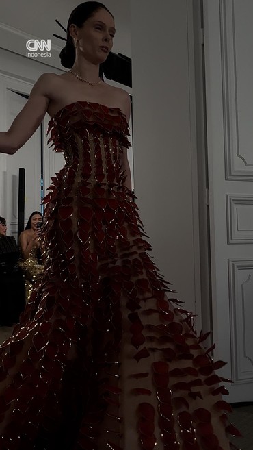 Desainer Vietnam Phan Huy Resmi jadi Anggota Haute Couture Paris