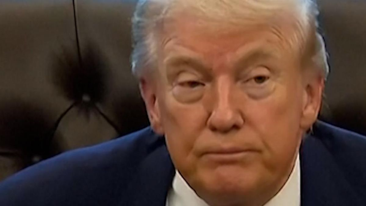 Trump Ancam Gugat Trevor Noah Buntut Guyonan Soal Epstein