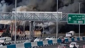 Detik-detik Kebakaran Besar Lahap Pusat Perbelanjaan di Teheran Iran