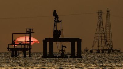 Harga Minyak Kembali Naik 2,5% ke US$102, Pasar Waspadai Krisis Suplai