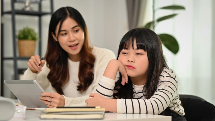 3 Kalimat yang Harus Dihindari Orang Tua agar Anak Tumbuh Lebih Percaya Diri