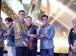 BPOM Anugerahi Nurhayati Subakat sebagai Pelopor Kosmetik Halal dan Aman