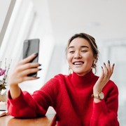 7 Ciri Orang yang Terlihat Paling Bahagia di Media Sosial tapi Sebenarnya Sangat Kesepian