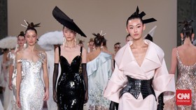 Inspirasi Asia dalam 'Tafsir' Couture Miss Sohee dan Tamara Ralph