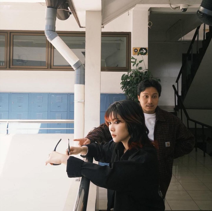 <p>Siapa sangka? Setelah dua dekade saling mengenal, keduanya telah menjalin enam tahun pernikahan dan kerap memperlihatkan keharmonisannya. &ldquo;20 tahun kemudian, di sinilah kita, merayakan ulang tahun pernikahan ke-6 kita,&rdquo; tutur Rayhan.&nbsp;(Foto: Instagram @rayhanmaditra__)</p>