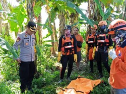 Terperosok ke Selokan Saat Main Hujan, Bocah di Gresik Ditemukan Tewas