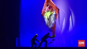 Rekonstruksi Couture ala Viktor & Rolf dan Imane Ayissi