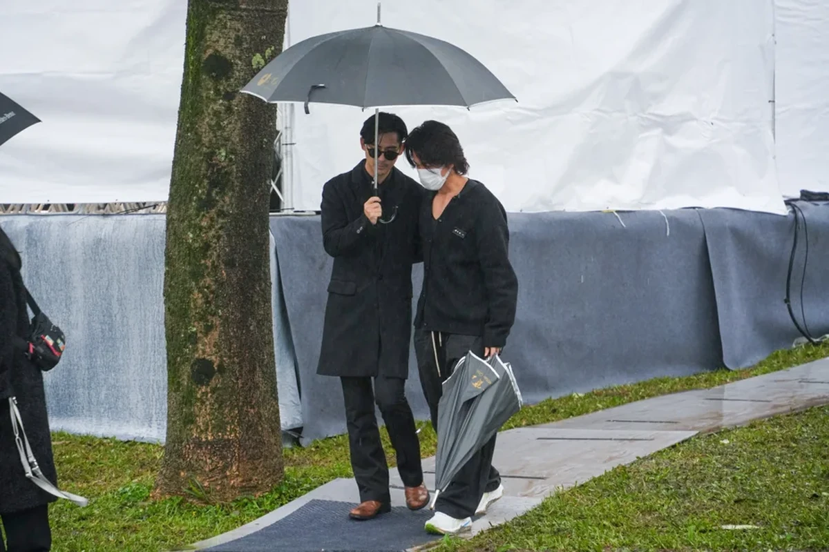 Jerry Yan Vic Chou Kunjungi Makam Barbie Hsu