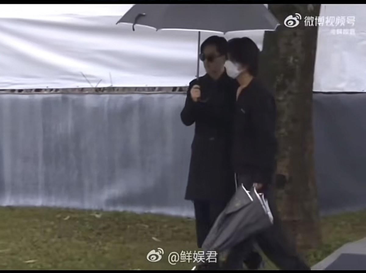 Jerry Yan Vic Chou Kunjungi Makam Barbie Hsu