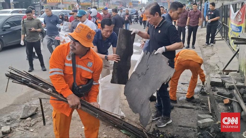 Menteri LH dan Walkot Tangsel Pimpin Aksi Bersih Sampah di Jalan Raya
