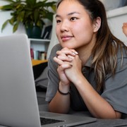 Merasa Dekat dengan Idola? Ini Dampak Parasocial Relationship Terhadap Kesehatan Mental