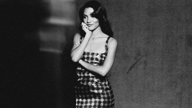 Lirik Lagu Reason To Stay - Olivia Dean