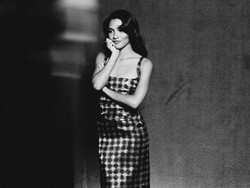 Lirik Lagu Reason To Stay - Olivia Dean