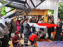 Prabowo Anugerahkan Tanda Kehormatan Bintang Bhayangkara Pratama ke Meri Hoegeng