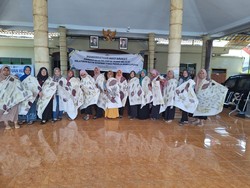 Dosen UMM Berdayakan Pekerja Migran di Blitar Usaha Batik Ecoprint