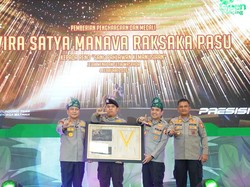 Reno Si Anjing K9 Polda Riau Terima Medali Penghargaan Kapolri