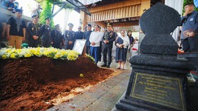 Kapolri Hadiri Pemakaman Eyang Meri, Kenang Pesan untuk Bhayangkara