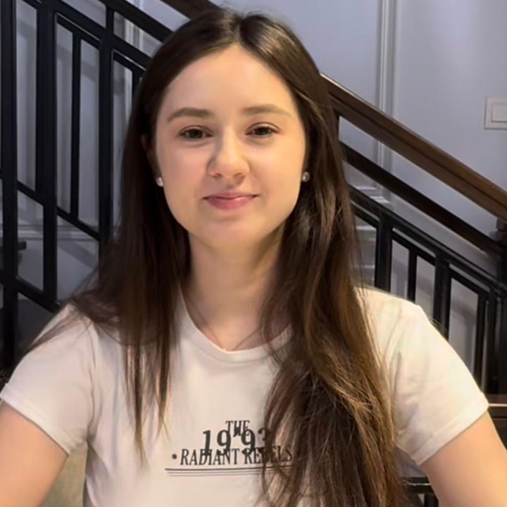 <p>Belum lama ini, terlihat foto terbaru Vika dibagikan di Instagram dan langsung menarik perhatian banyak pasang mata. Banyak netizen memuji penampilannya yang dinilai kini tampil semakin cantik dan <em>fresh</em>. (Foto: Instagram @bilsky16)</p>